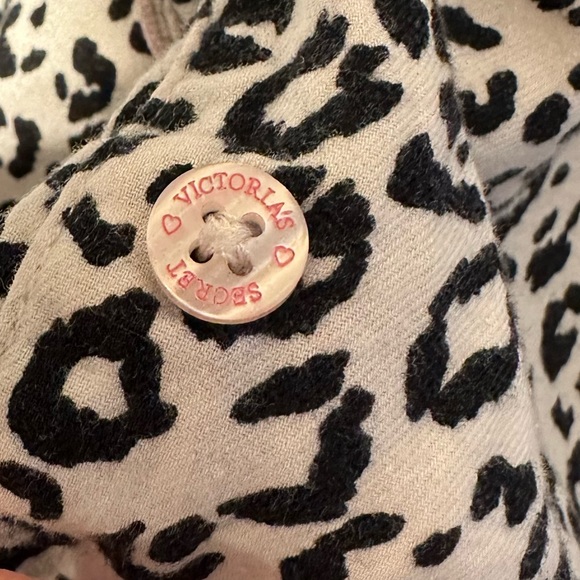 COPY - Victoria’s Secret pajamas set size S black and white cheetah print pjs - Picture 11 of 13